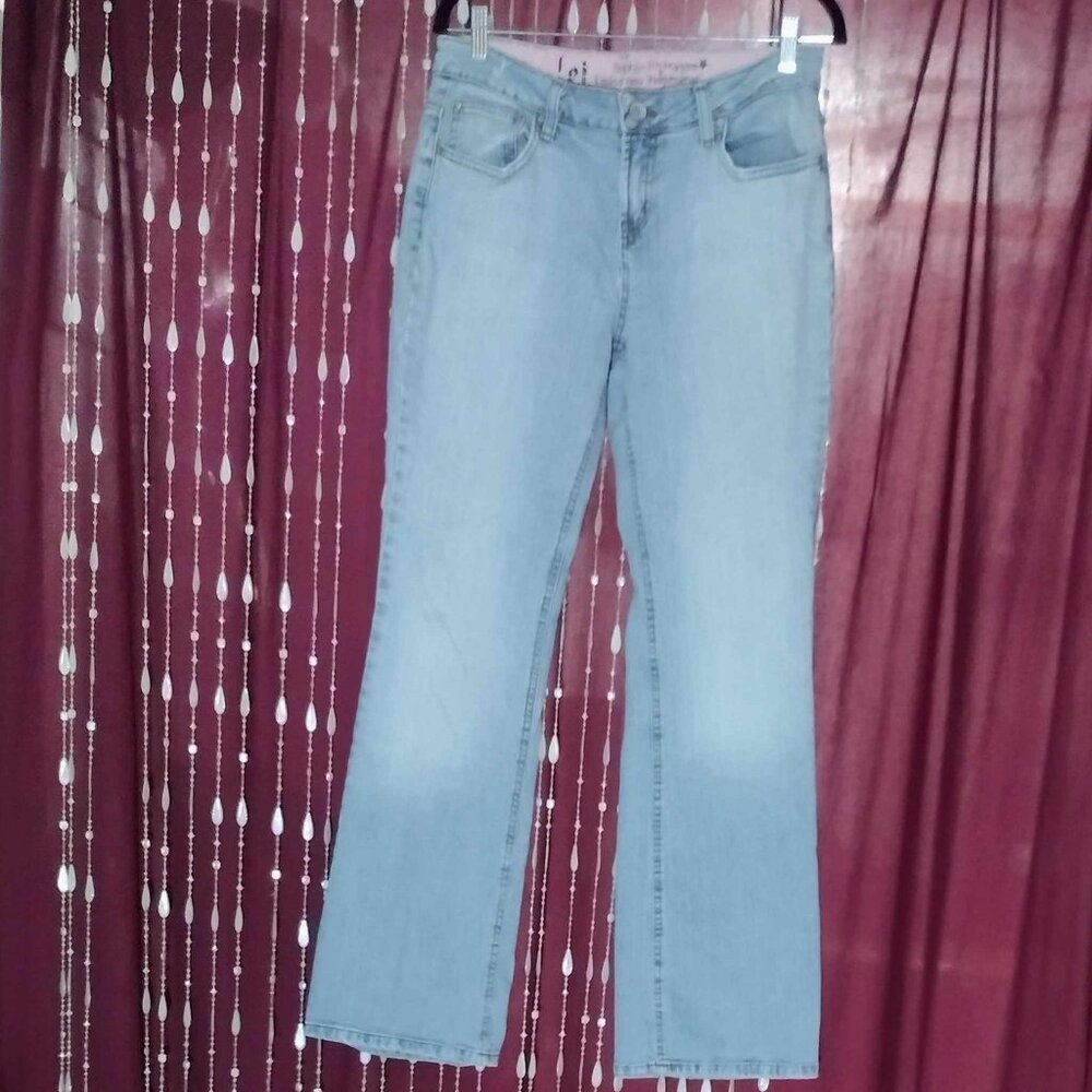 Size 11 L.e.i. Sophia Hiphugger Distressed Denim Light Blue Jeans